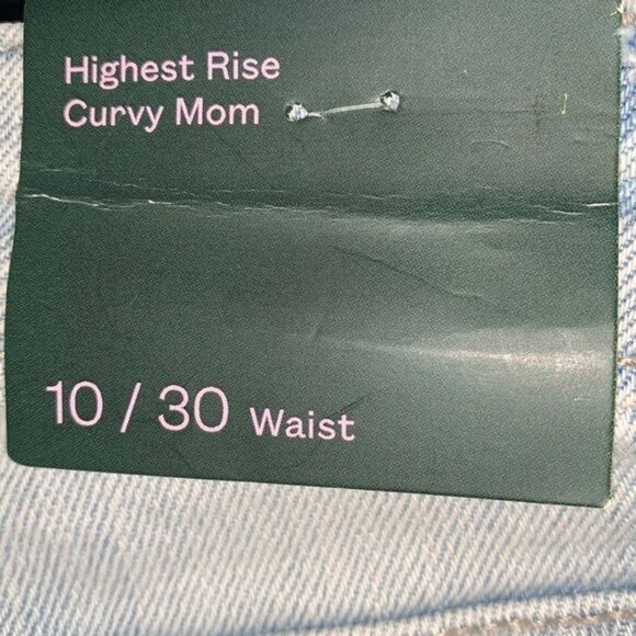 Wild Fable Light Wash Distressed Highest Rise Curvy Mom Jeans Size 10/30 Waist - Picture 4 of 8